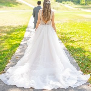 Off White Justin Alexander Wedding Dress with Bustle, Size 6